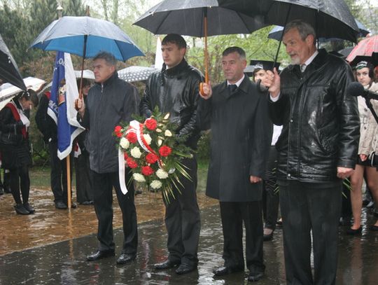 MIMO NIEPOGODY ŚWIĘTA UCZCZONE