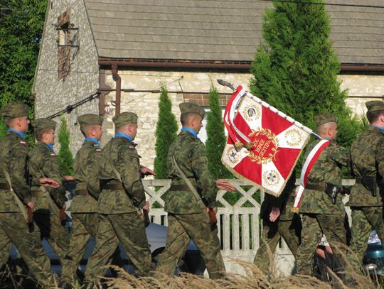 CHWAŁA BOHATEROM SPOD DĘBOWCA