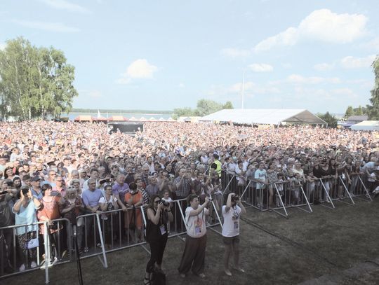 PORAJ PODCZAS SWYCH DNI BŁYSZCZAŁ OD GWIAZD