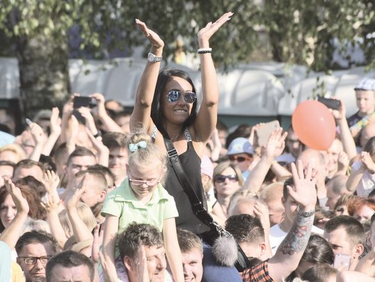 PORAJ PODCZAS SWYCH DNI BŁYSZCZAŁ OD GWIAZD