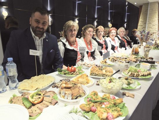 ŚWIĄTECZNE KOLĘDOWANIE, POTRAWY I ŻYCZENIA