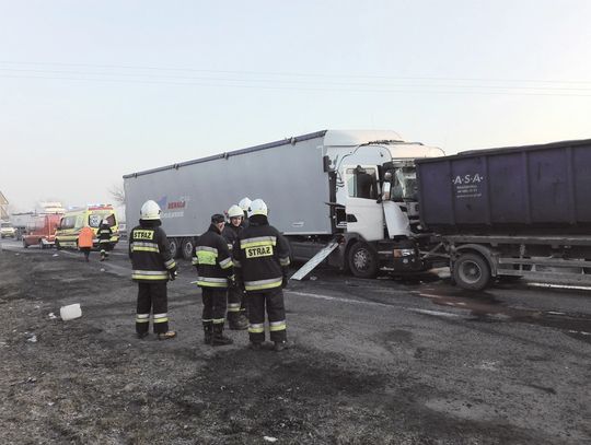 CIĘŻARÓWKI WPADŁY NA SIEBIE