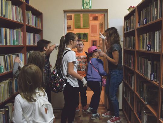 DETEKTYWI PROWADZILI ŚLEDZTWO W BIBLIOTECE